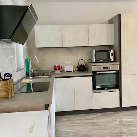Apartment Sliema, Stylish 1 Bedroom With Parking. Sliema
