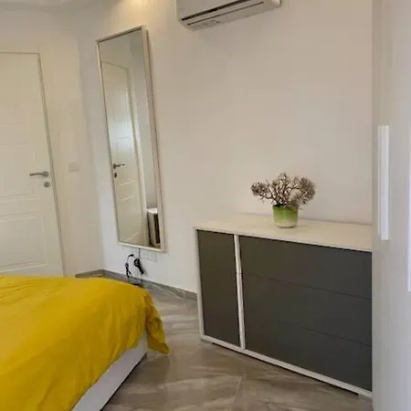 Sliema, Stylish 1 Bedroom With Parking. Apartment Sliema