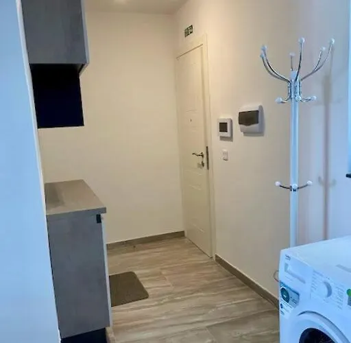 Sliema, Stylish 1 Bedroom With Parking. * Sliema