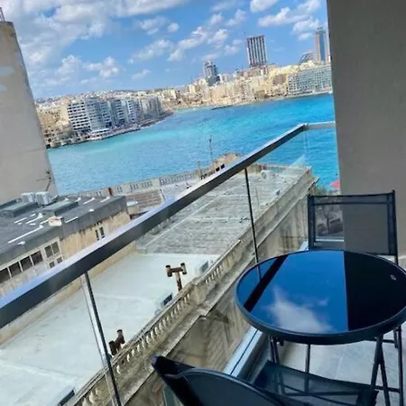 Sliema, Stylish 1 Bedroom With Parking. Sliema