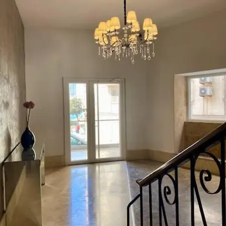 Sliema, Stylish 1 Bedroom With Parking.