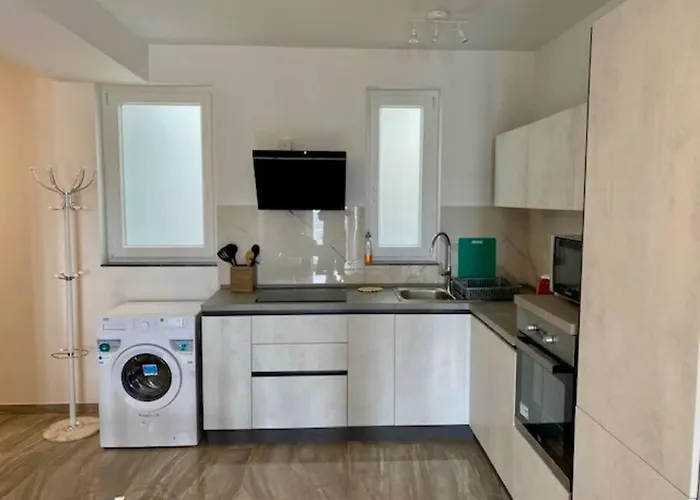 Apartment Sliema, Stylish 1 Bedroom With Parking.