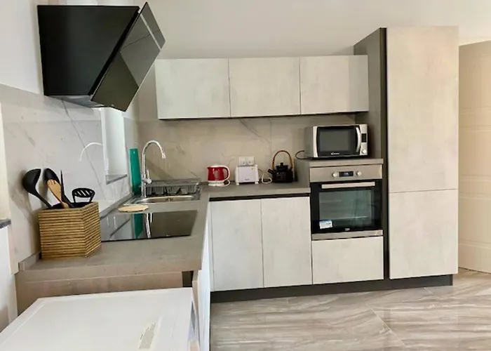 Apartment Sliema, Stylish 1 Bedroom With Parking. Sliema