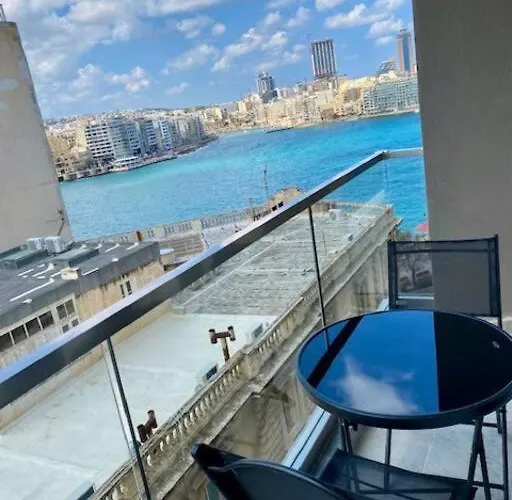 Sliema, Stylish 1 Bedroom With Parking. Sliema